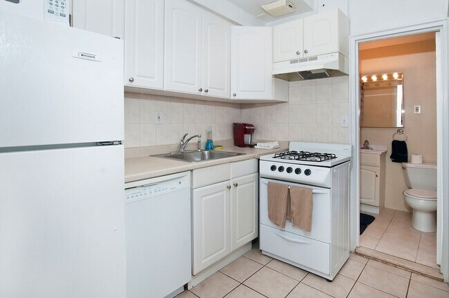 Building Photo - 304A E 82nd St