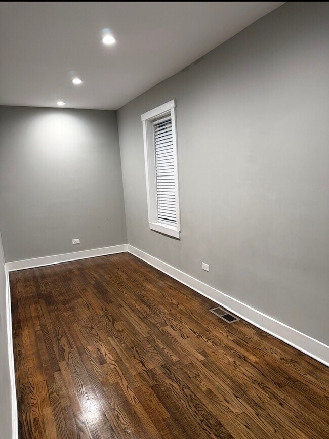 Foto del edificio - 2026 N Winchester Ave