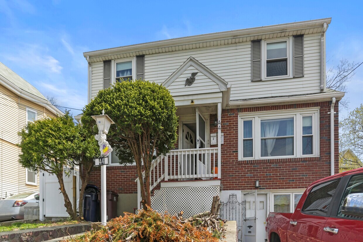 44 Woodlawn Ave, Everett, MA 02149 Apartments in Everett, MA