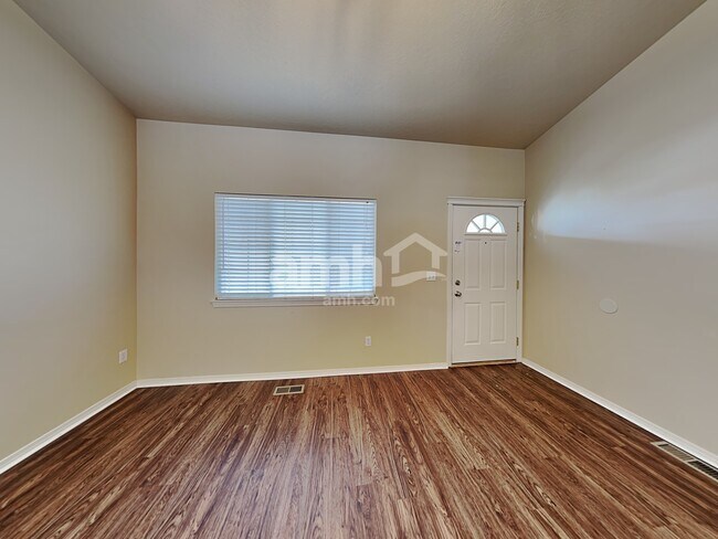 Foto del edificio - 1151 N Lightning Place