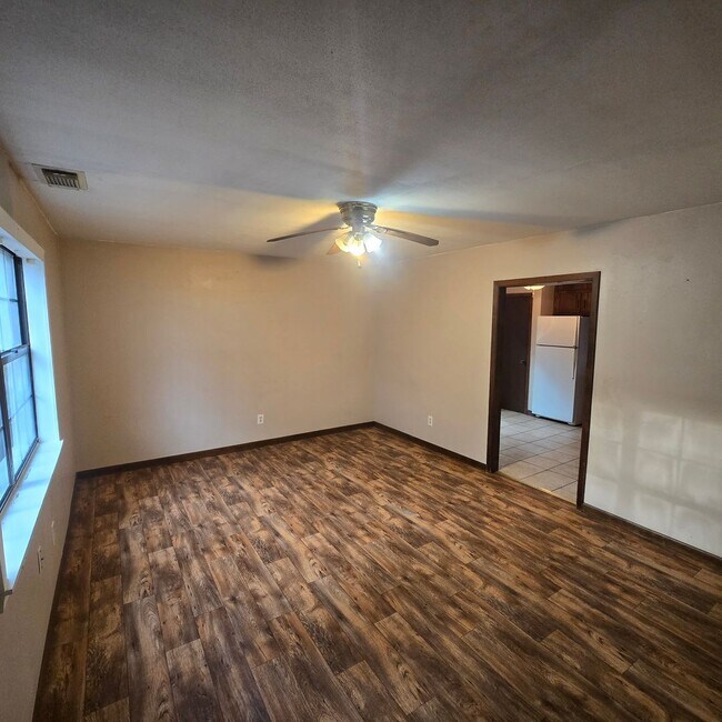 Foto del edificio - Charming 2-Bedroom Townhouse in Prime Loca...