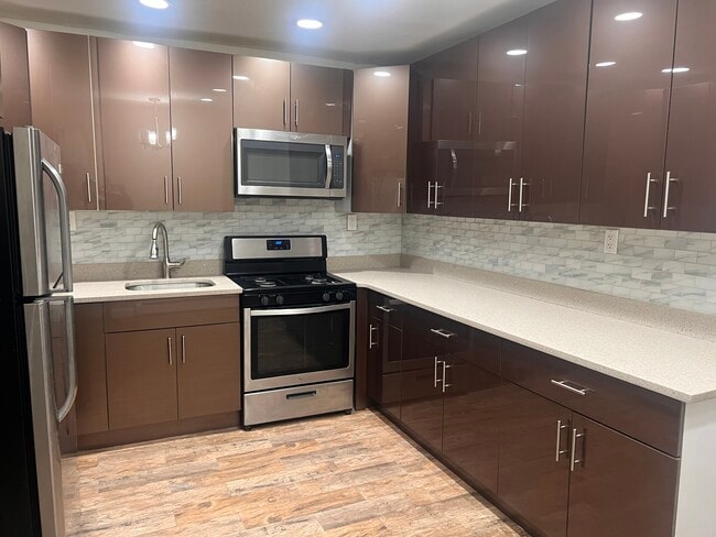 Photo - 1019A E 229th St House