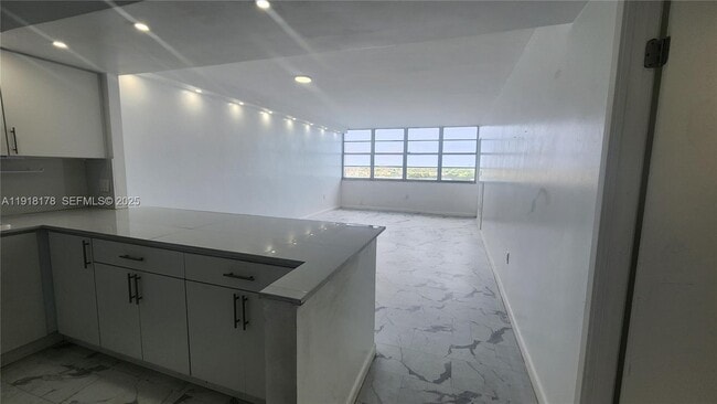 Building Photo - 1301 NE Miami Gardens Dr