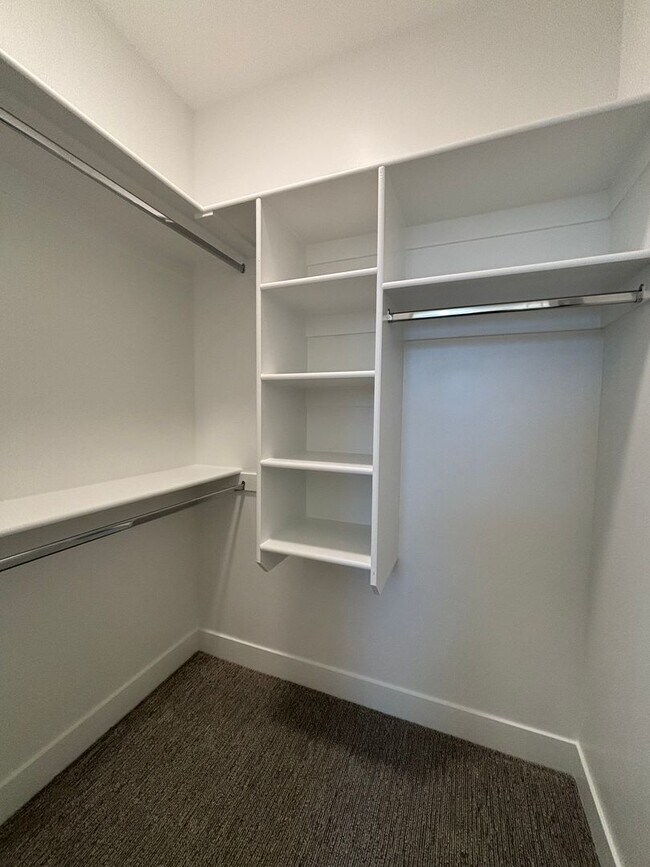 Foto del edificio - WOODLAND ESTATES:  Townhome - Excellent Lo...