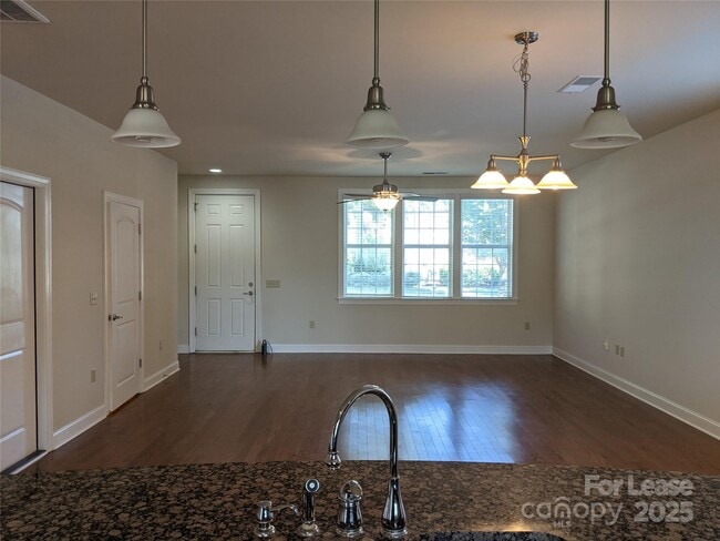 Building Photo - 119 Steinbeck Wy