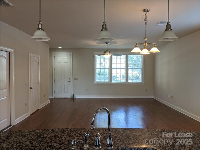 Foto del edificio - 119 Steinbeck Wy