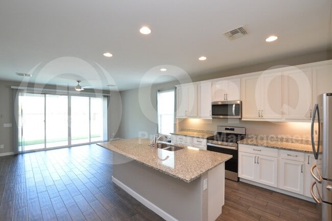 Building Photo - 716 W Anderson Dr