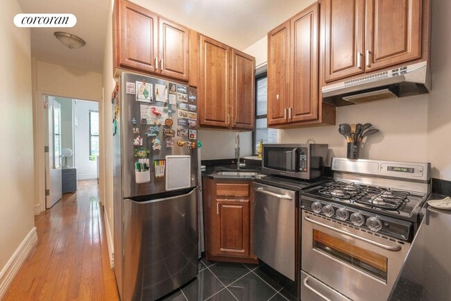 Building Photo - 211 W 80th St