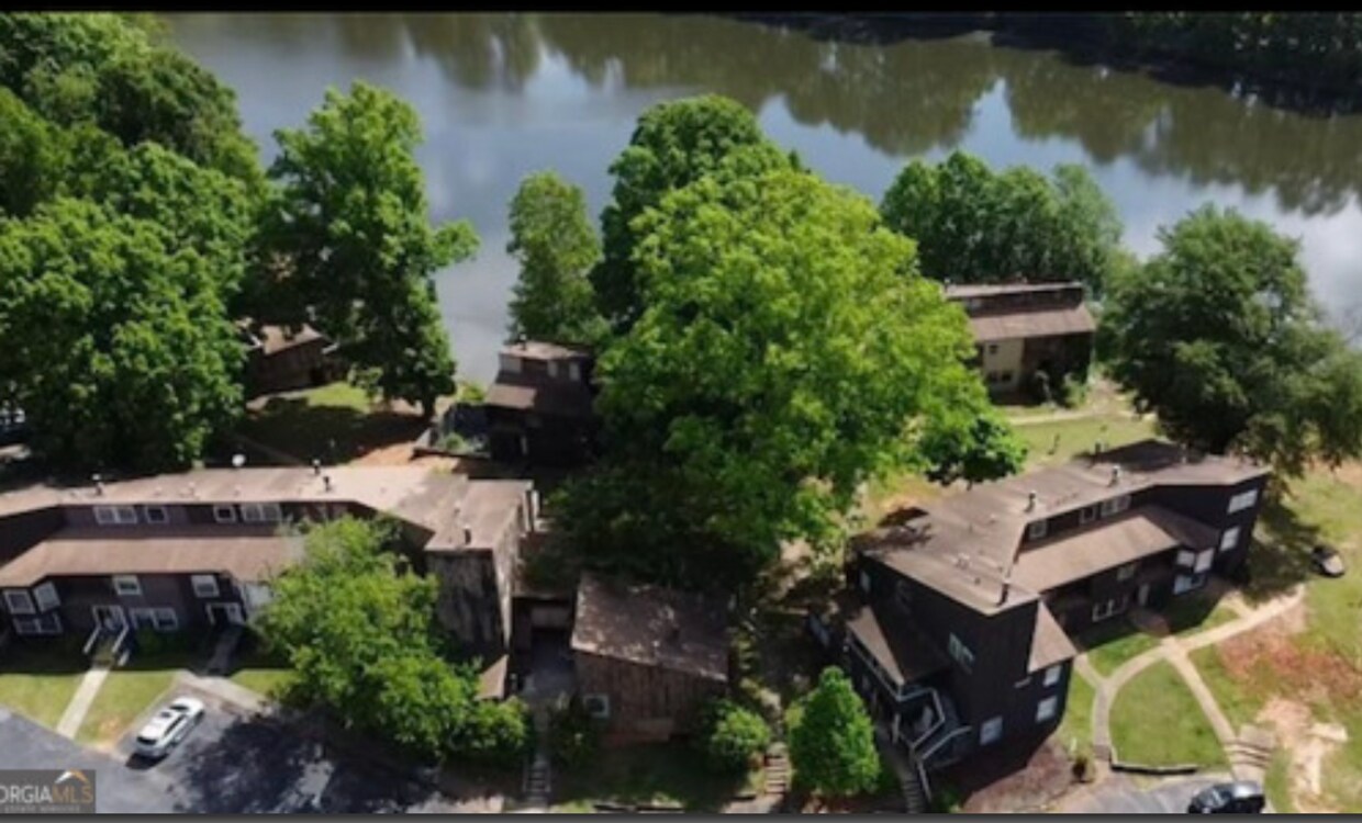 Primary Photo - Furnished 3-Bedroom Condo in Prime Decatur...