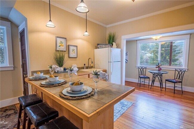 Foto del edificio - 1 br, 1 bath House - 121 N 5th Street Alley