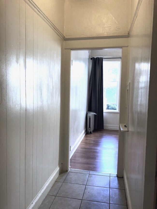 Hallway to Bedroom - 729 Hyde St