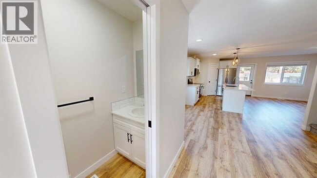 Building Photo - 9650 Hillcrest Dr