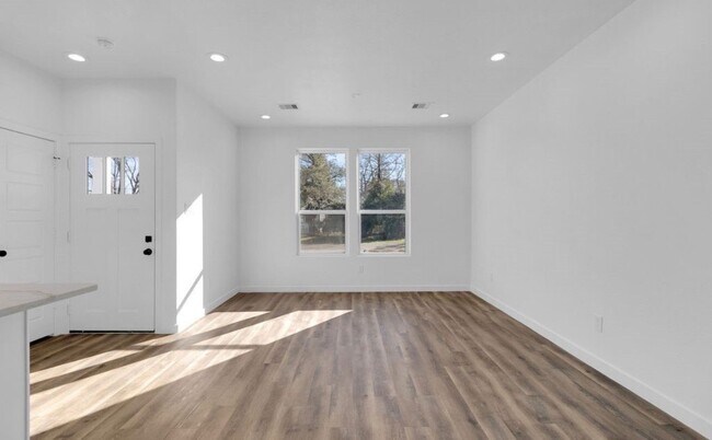 Foto del edificio - 104 Runnels St