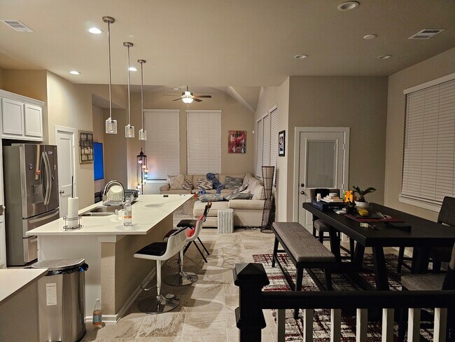 Building Photo - 9443 Starlight Oak Dr