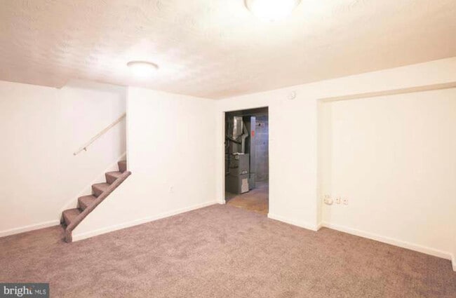 Building Photo - This Beautiful 3 bedroom home has a finish...