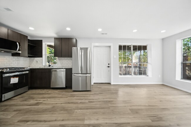 Photo - 1075 S Raleigh St House