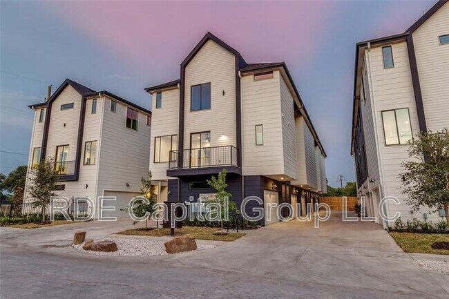 Foto del edificio - 3308 Birmingham Ave