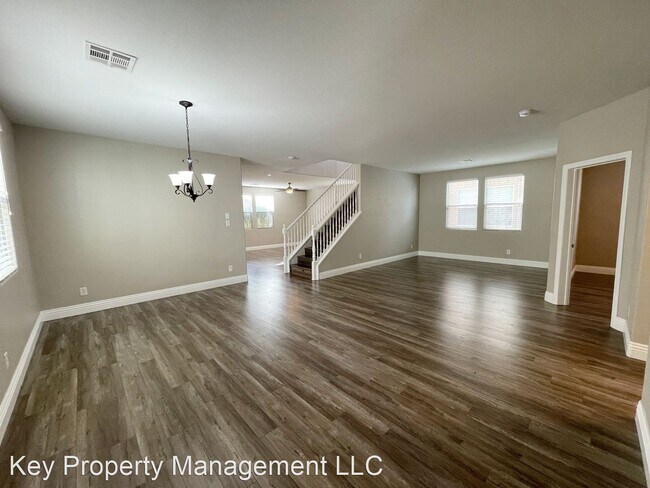 Building Photo - 5 br, 2.5 bath House - 679 Newquay Ct