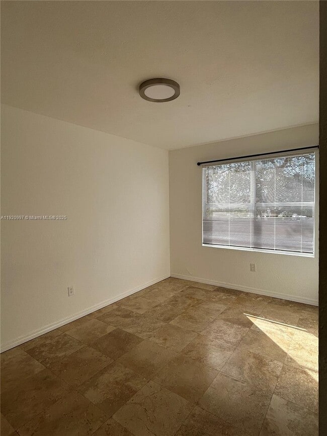 Foto del edificio - 953 SW 10th St