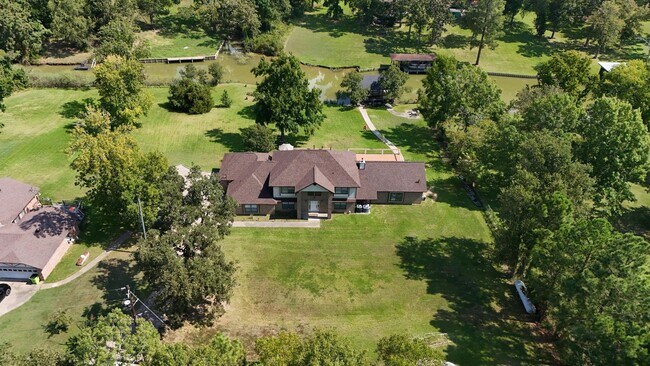 Building Photo - 231 Schmidt Ln
