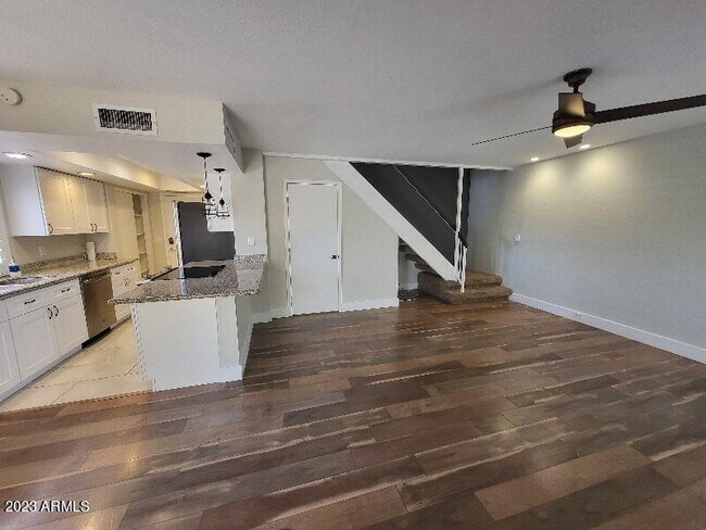 Foto del edificio - 711 E North Ln