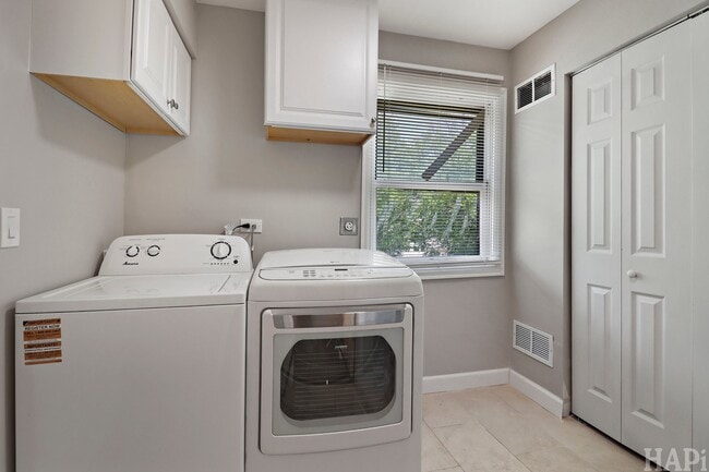 Building Photo - 2208 Kensington Dr