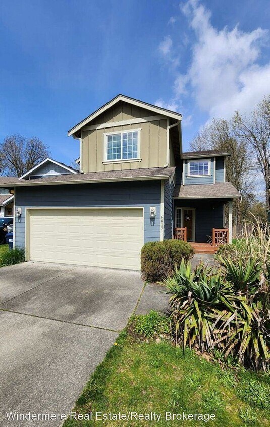 Foto principal - 5 br, 2.5 bath House - 8417 16th St NE