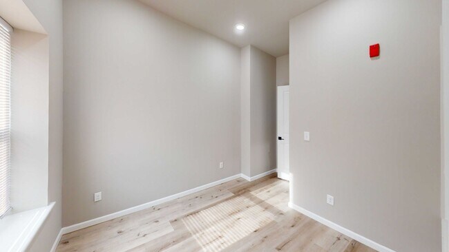 Foto del edificio - 2417 Cecil B Moore Ave