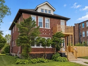 Building Photo - 2731 Elmhurst St