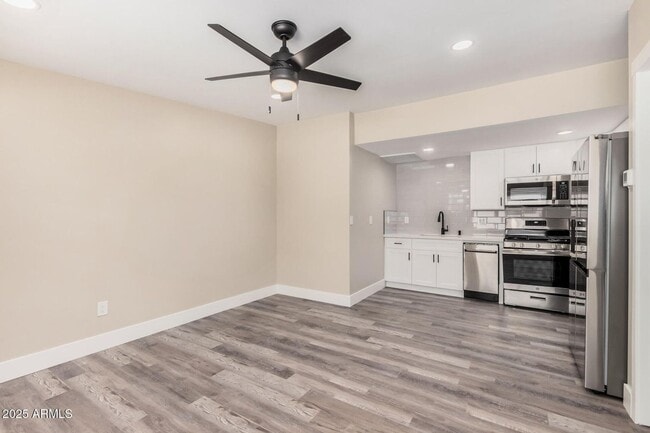 Foto del edificio - 3331 N 66th Pl