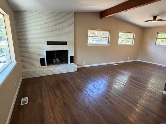 Foto del edificio - 34 Belmont Dr