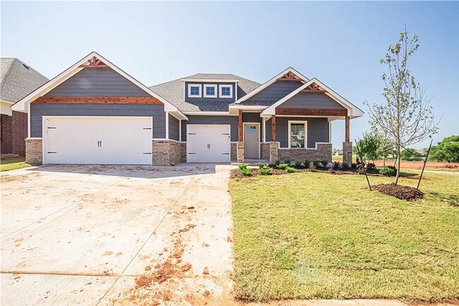 Foto del edificio - Modern Elegance in Moore: 4-Bed, 2-Bath Ta...