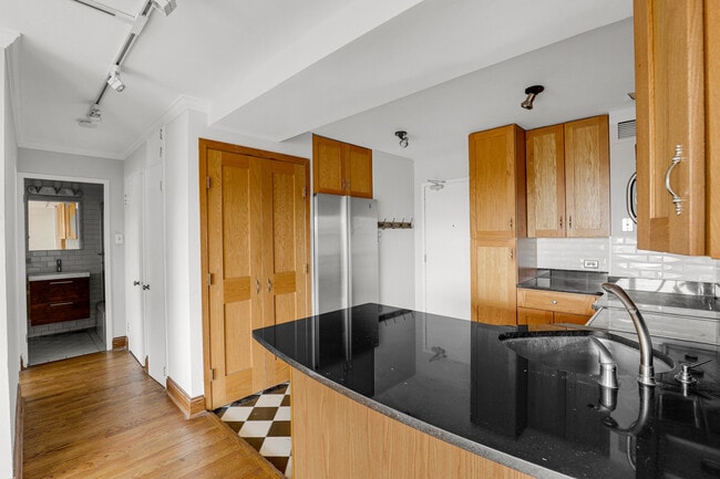 Foto del edificio - 2909 N Sheridan Rd