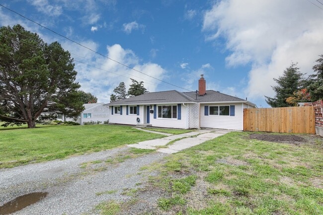 Building Photo - **Comfortable Oak Harbor Rambler Available...