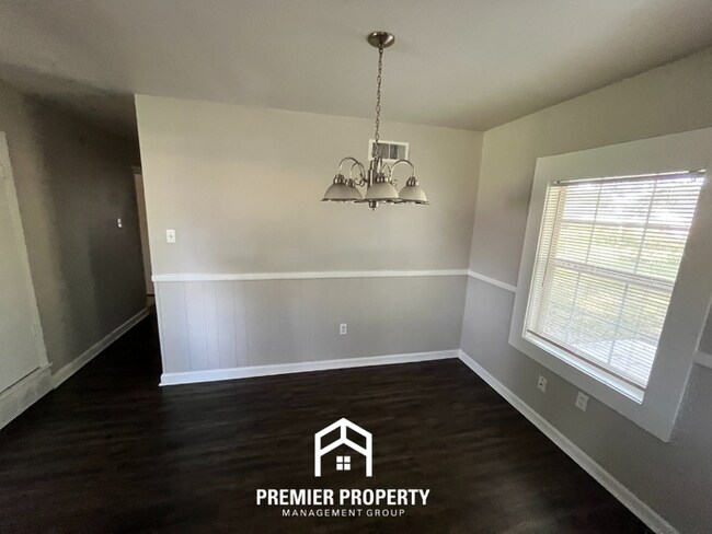 Building Photo - 4637 Newton Dr