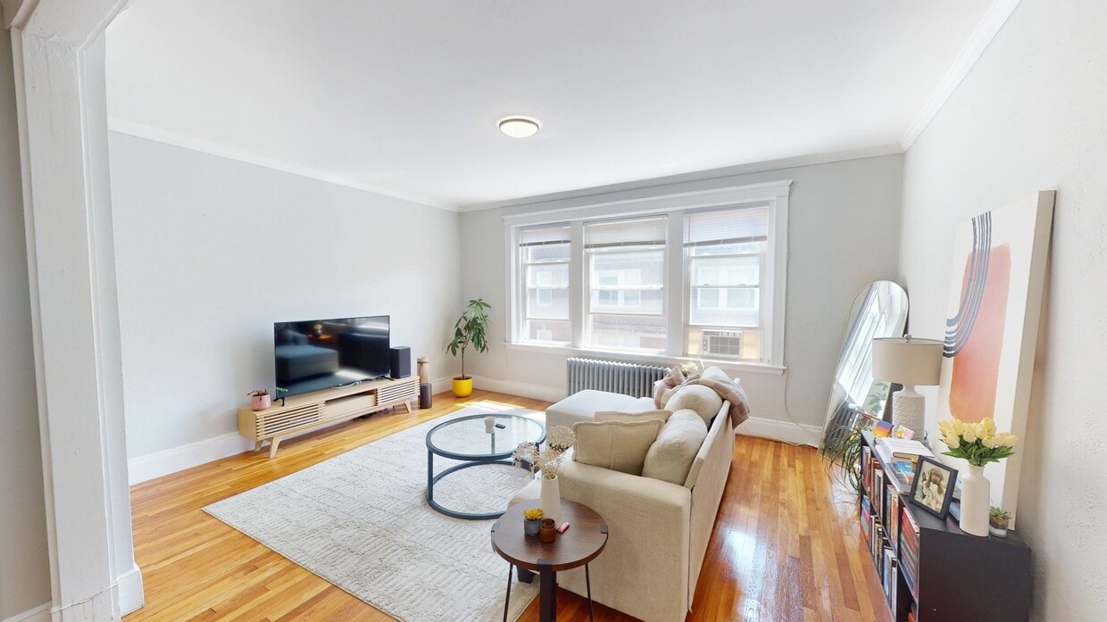Primary Photo - 46 Longwood Ave