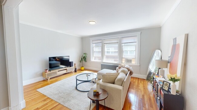 Building Photo - 46 Longwood Ave
