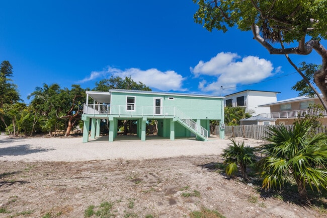 Building Photo - 224 W Seaview Dr