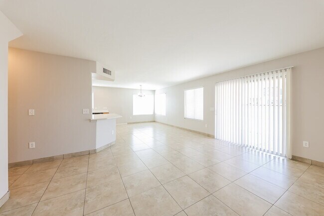 Foto del edificio - 12209 W Flanagan St