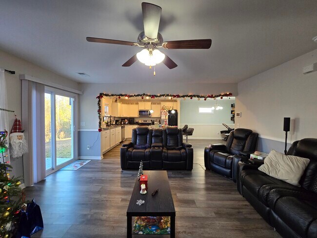 Foto del edificio - 335 Niblick Dr