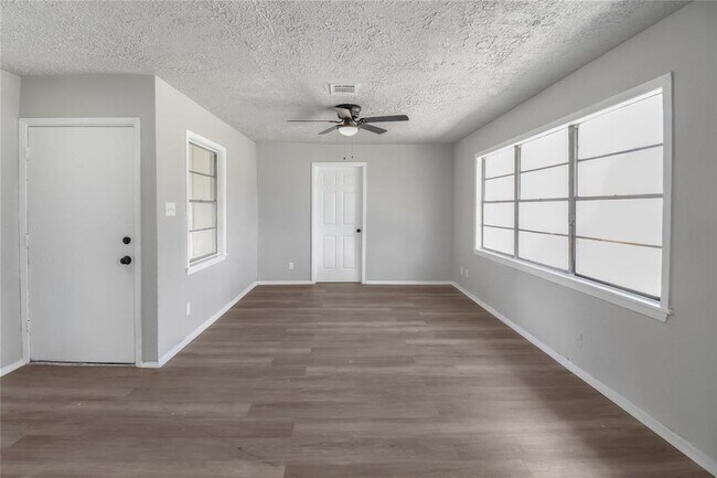 Foto del edificio - 7418 Wiley Rd