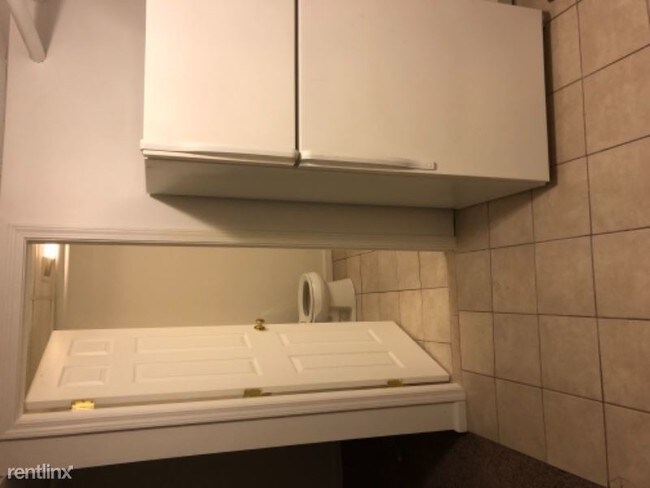 Building Photo - 1 br, 1 bath Apartment - 4 garden alley