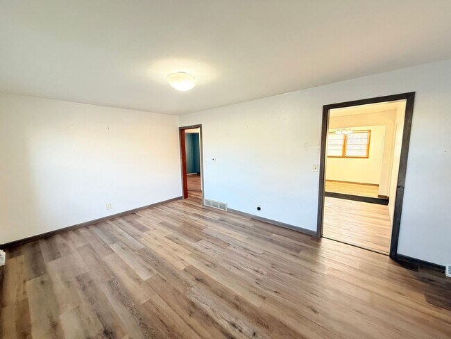 Building Photo - Move-In Ready 3-Bedroom Home with Massive Yard & Garage