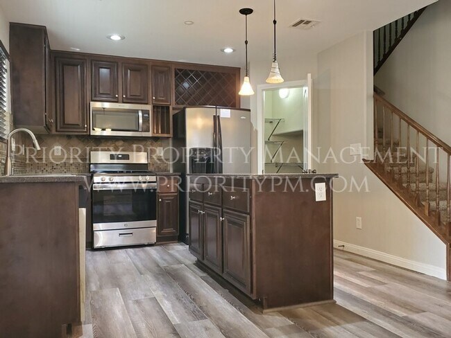 Foto del edificio - 2 Bedroom ~ Dual Primary Bedroom(s)~ Beaut...