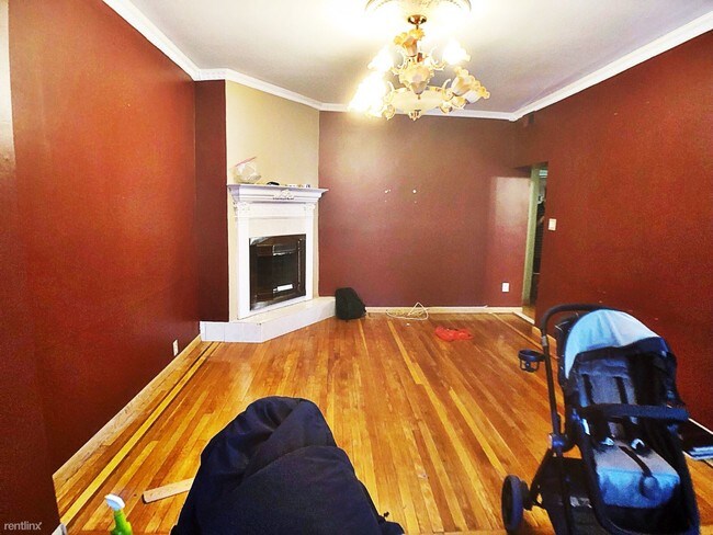 Foto del edificio - 3 br, 2 bath House - 8788 15th Ave
