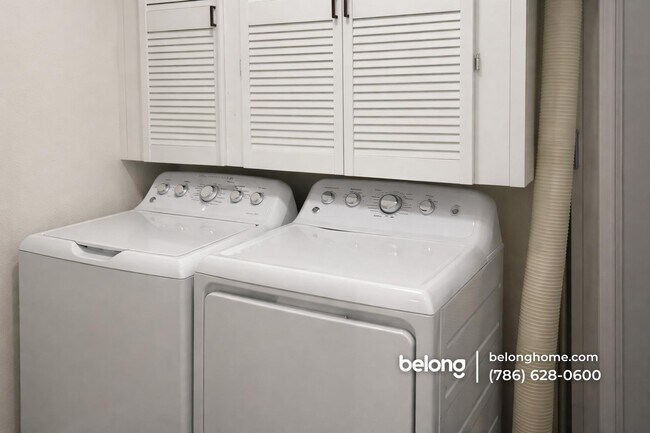 Foto del edificio - 4561 SW 25th Terrace