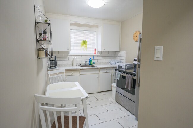 Building Photo - Adelaide - Unit 1