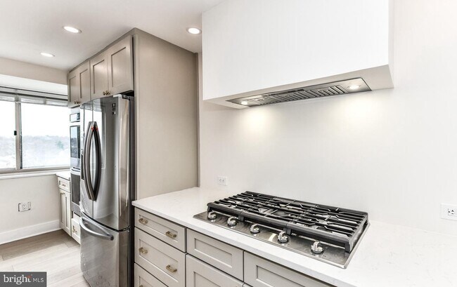 Building Photo - 2500 N Van Dorn Street Unit 1002