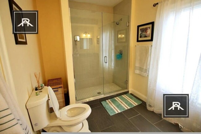 Building Photo - 4 bedroom in Newton MA 02458