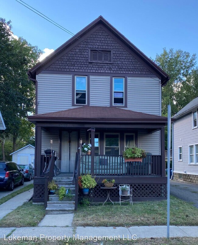 Building Photo - 5 br, 1.5 bath House - 1832 S Burdick St